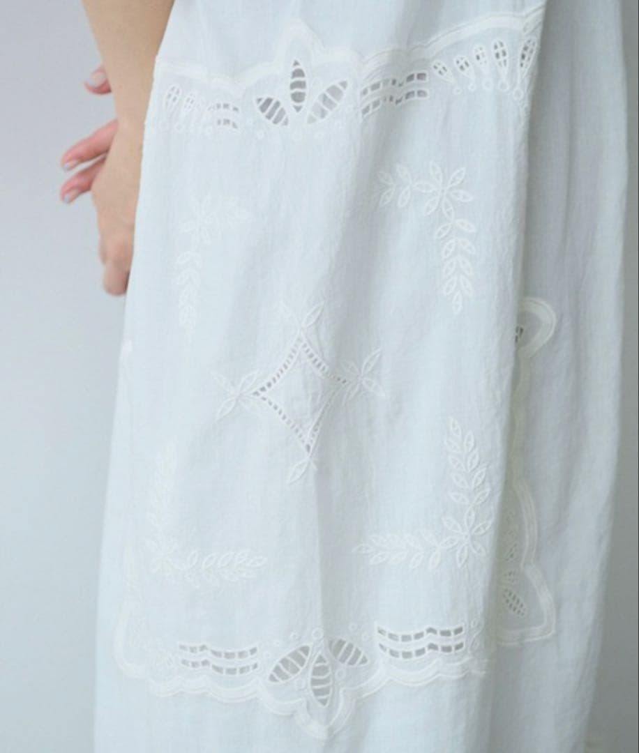 yuni ユニ カットワーク刺繍 ジャンパースカート ホワイト