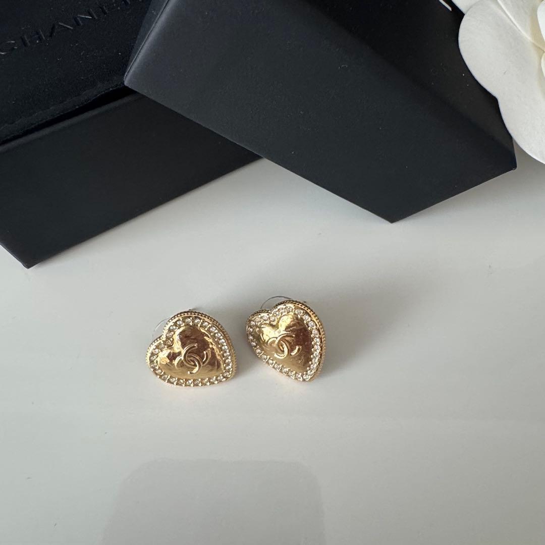 【即完売】CHANEL ゴールド ハート型ピアス 即発送可能
