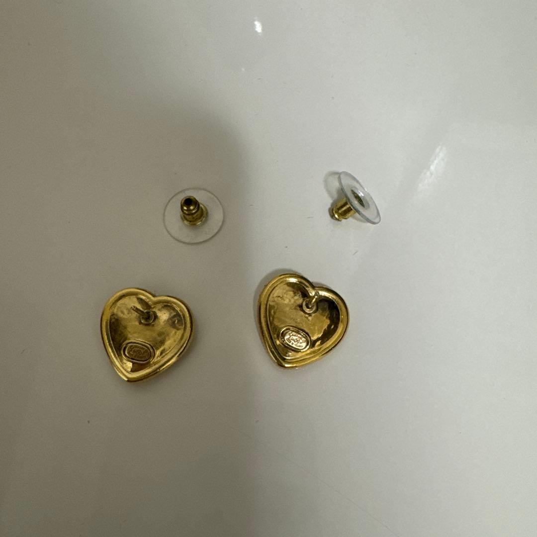 【即完売】CHANEL ゴールド ハート型ピアス 即発送可能
