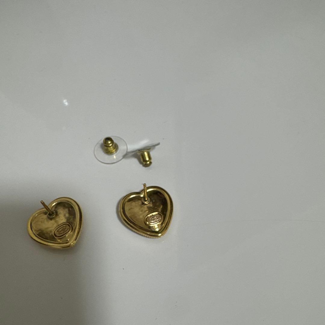 【即完売】CHANEL ゴールド ハート型ピアス 即発送可能