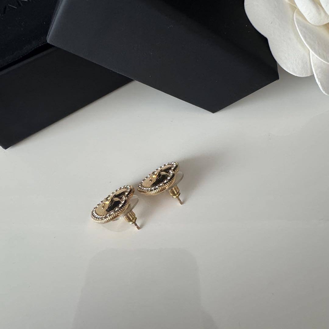 【即完売】CHANEL ゴールド ハート型ピアス 即発送可能