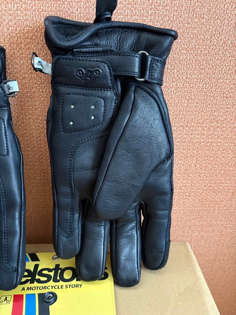 ヘルストン冬グローブ モトリモーダ