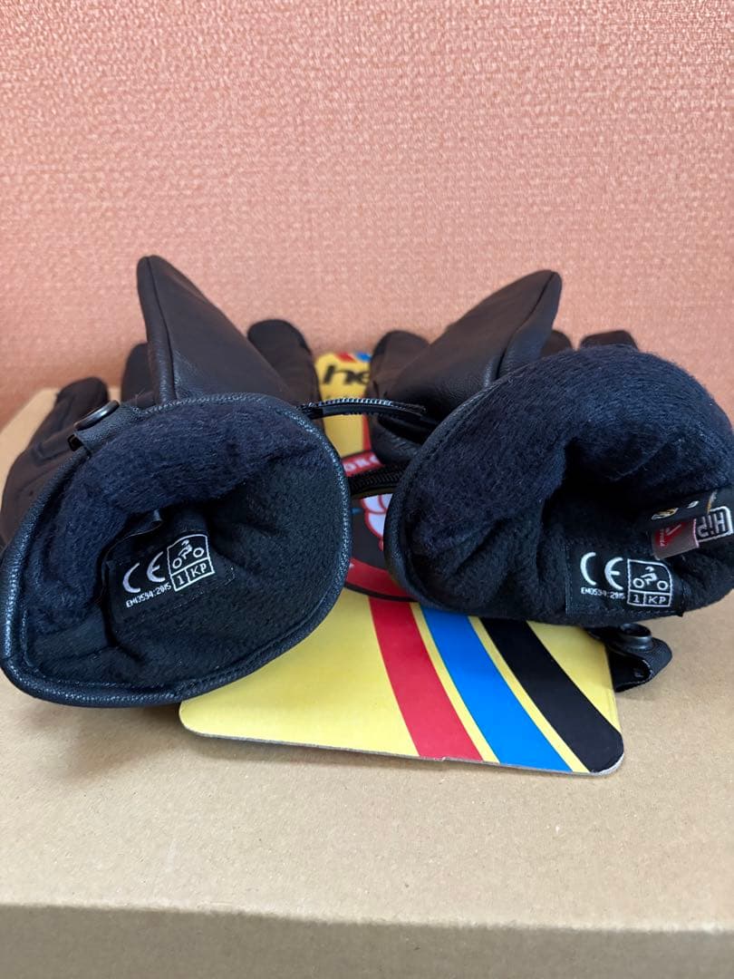 ヘルストン冬グローブ モトリモーダ