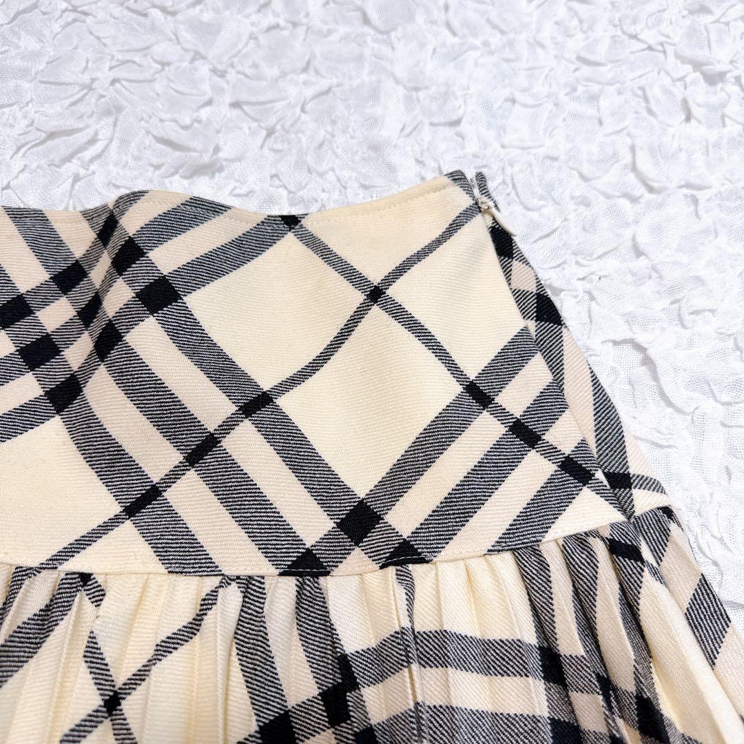 バーバリーブルーレーベル ミニスカート プリーツ　ノバチェック　ホワイト ウール