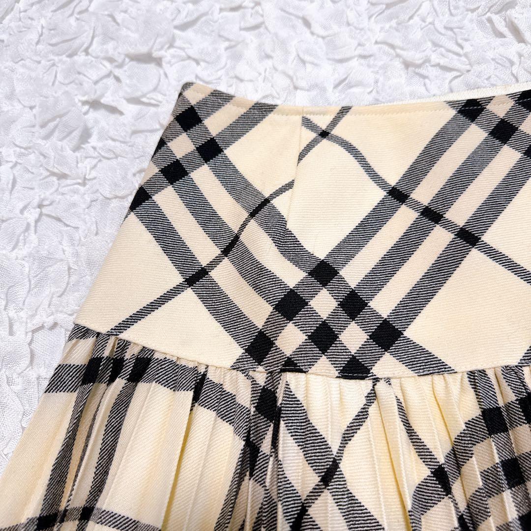 バーバリーブルーレーベル ミニスカート プリーツ　ノバチェック　ホワイト ウール