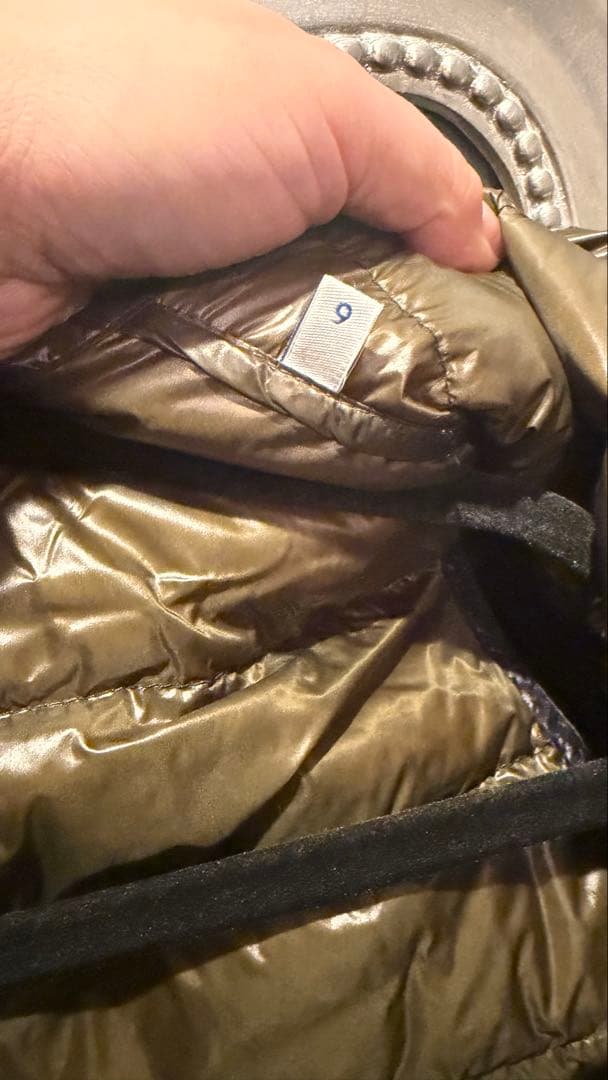 モンクレール　黒 フード付きダウンベスト　6