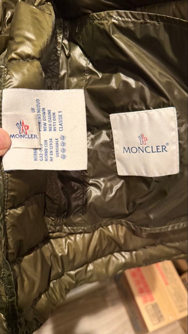 モンクレール　黒 フード付きダウンベスト　6