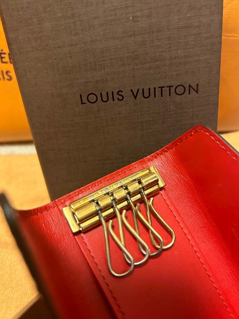 ルイヴィトン キーケース 4連 ベェルニ 美品