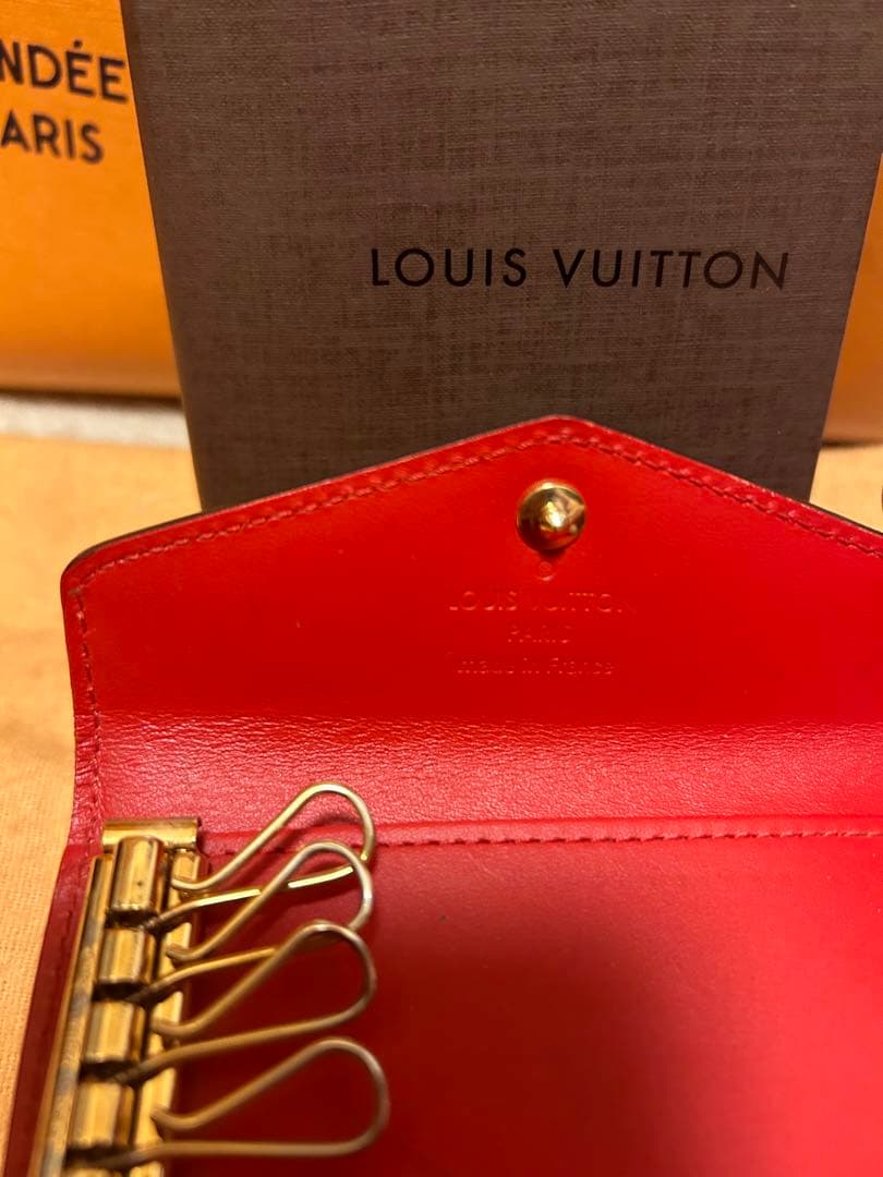 ルイヴィトン キーケース 4連 ベェルニ 美品