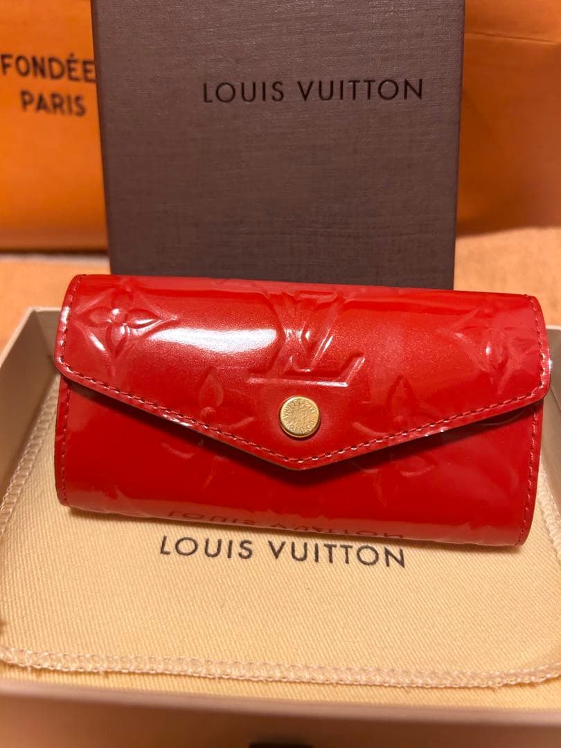 ルイヴィトン キーケース 4連 ベェルニ 美品