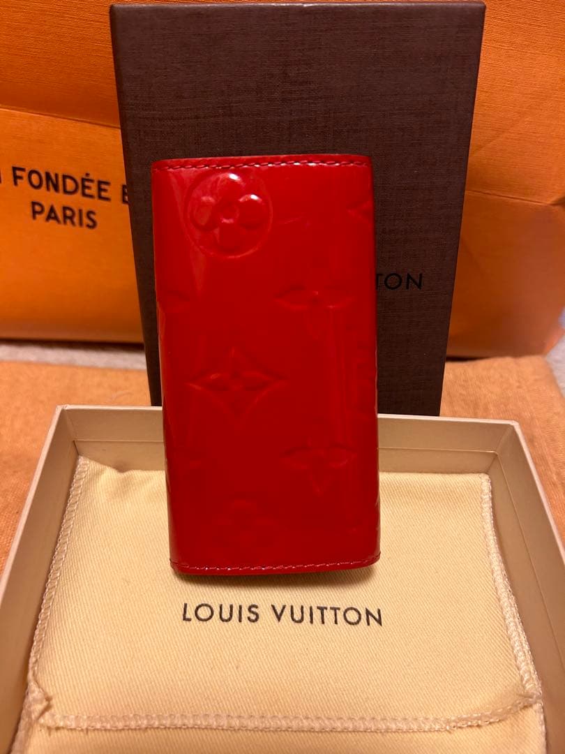 ルイヴィトン キーケース 4連 ベェルニ 美品