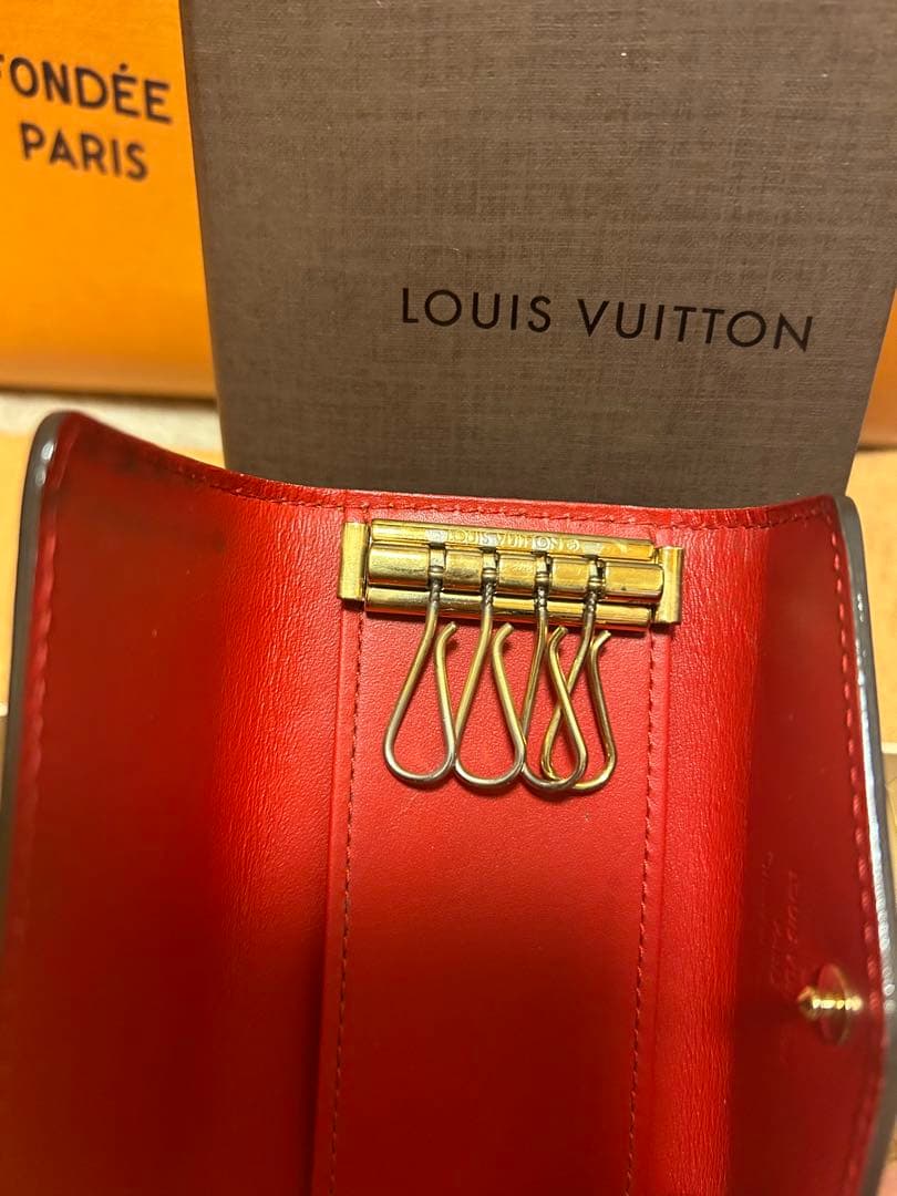 ルイヴィトン キーケース 4連 ベェルニ 美品