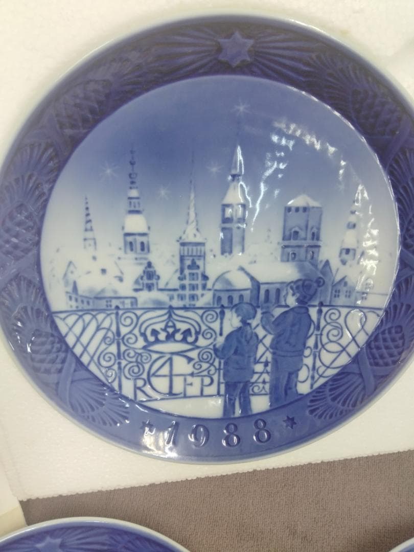 み*ん様 1981年製〜2004年イヤー陶器プレート20枚