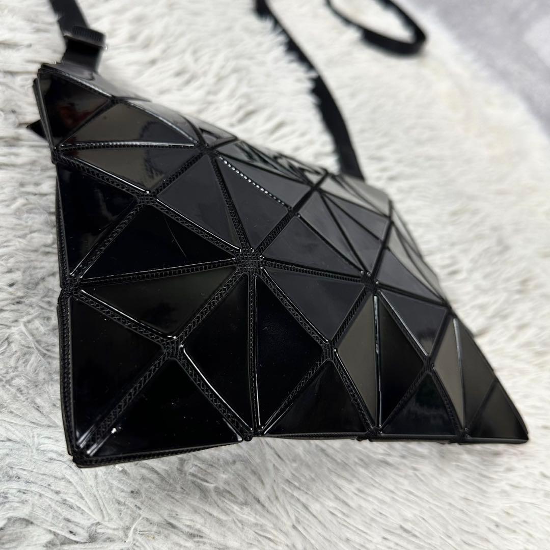 美品 バオバオイッセイミヤケ ショルダーバッグ ファスナー 斜め掛け ブラック