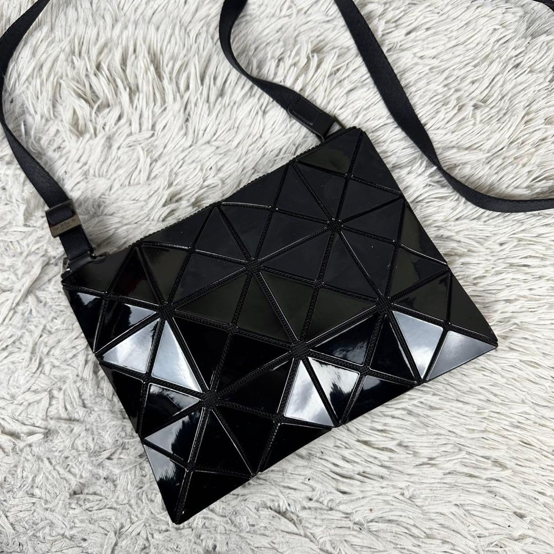 美品 バオバオイッセイミヤケ ショルダーバッグ ファスナー 斜め掛け ブラック