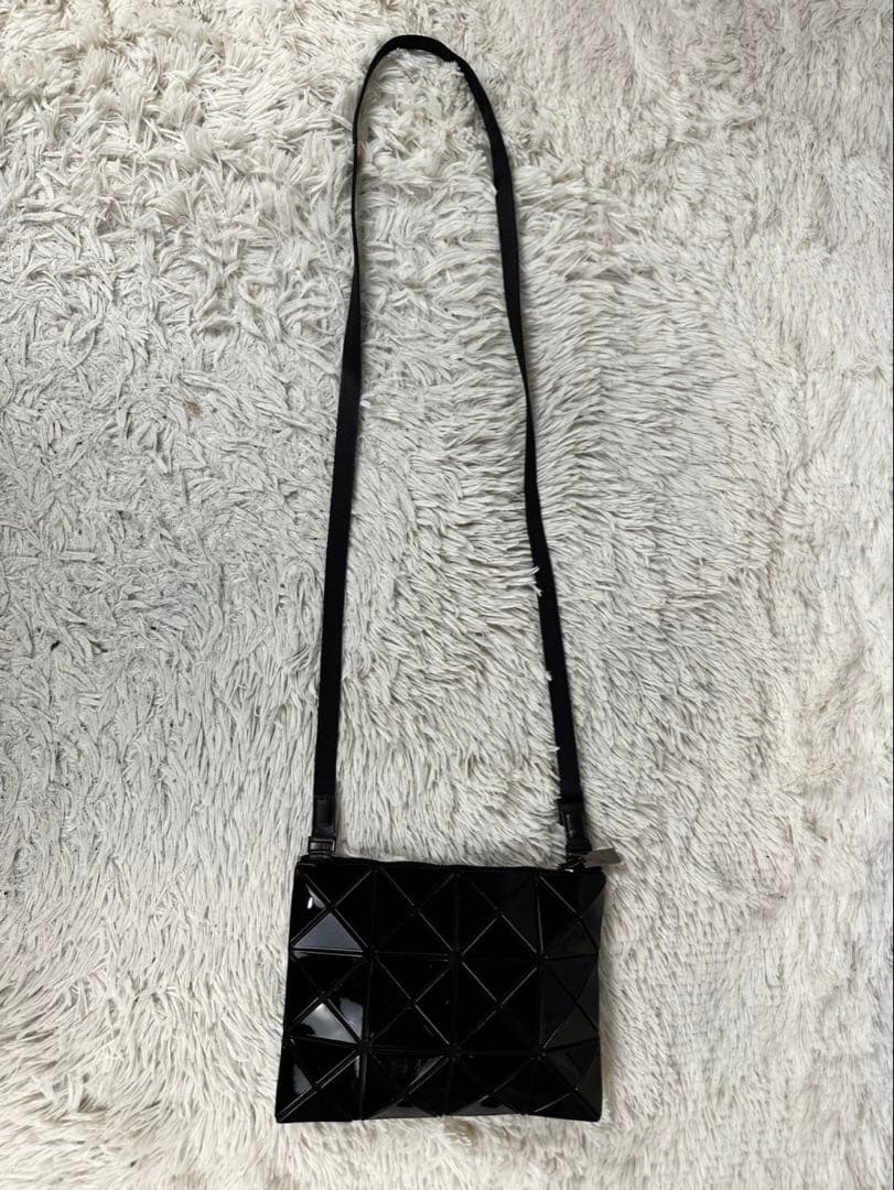 美品 バオバオイッセイミヤケ ショルダーバッグ ファスナー 斜め掛け ブラック