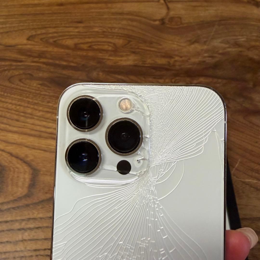 iPhone 13 Pro シルバー 本体(背面傷あり、広角カメラ使用不可)