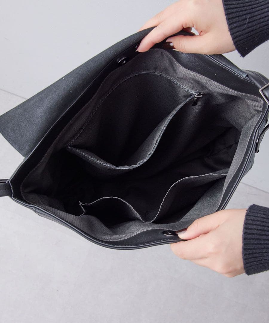 【美品】 ear PAPILLONNER 牛革 シンプルフラップショルダーバッグ