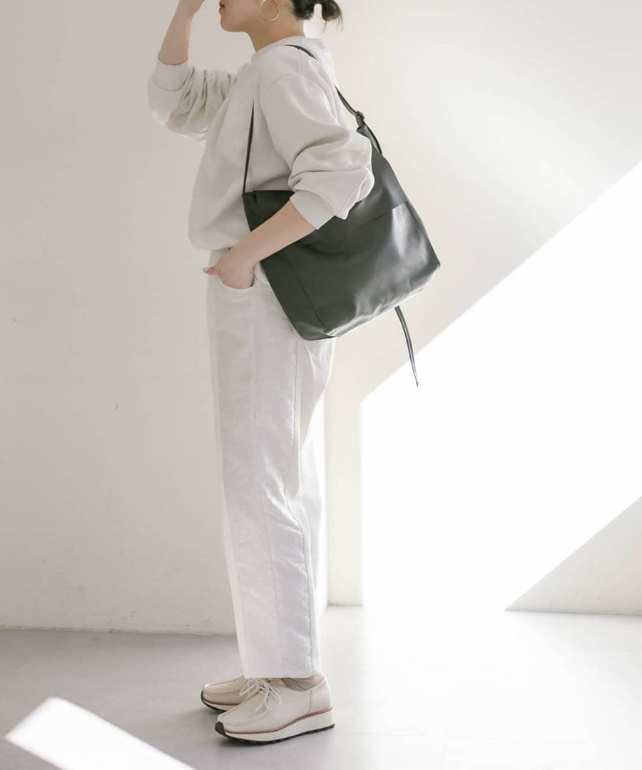 【美品】 ear PAPILLONNER 牛革 シンプルフラップショルダーバッグ