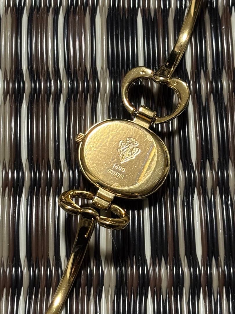 グッチ GUCCI バングルウォッチ レディース 腕時計 ゴールド 箱あり
