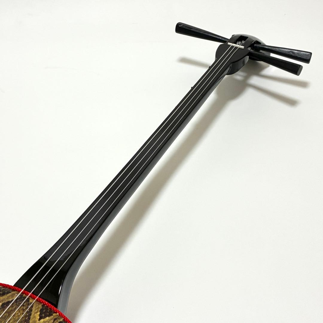沖縄三味線 蛇皮 本革 黒 爪 ハードケース付き