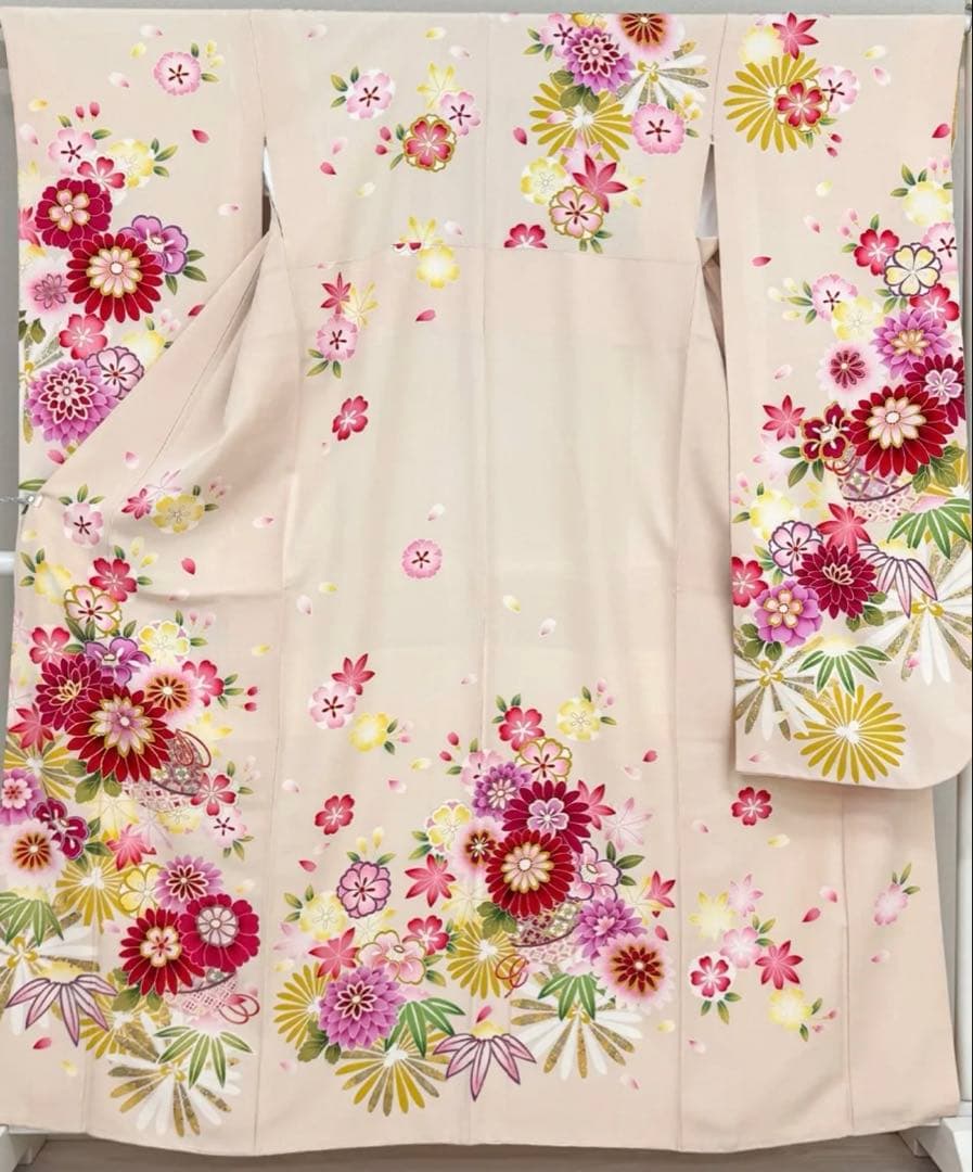 振袖　ベージュ系　アイボリー系　菊　鞠　桜　竹　ちりめん地　正絹