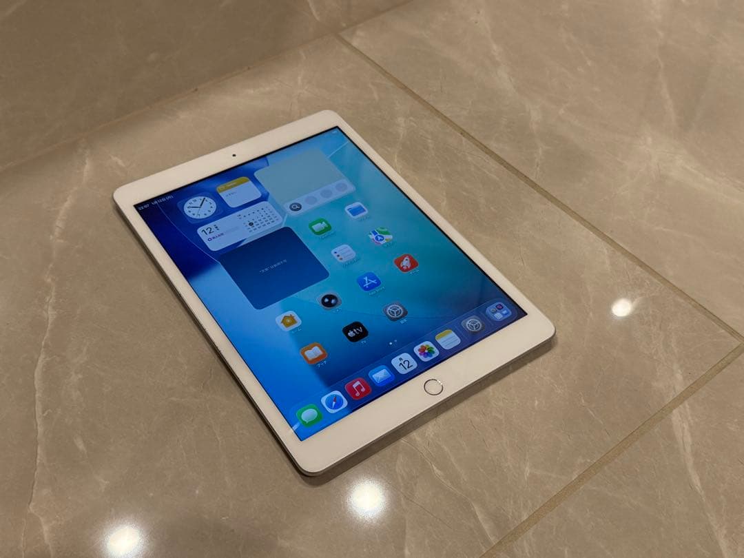 即日発送 iPad 第8世代 32GB Wifi版 キーボードカバー付