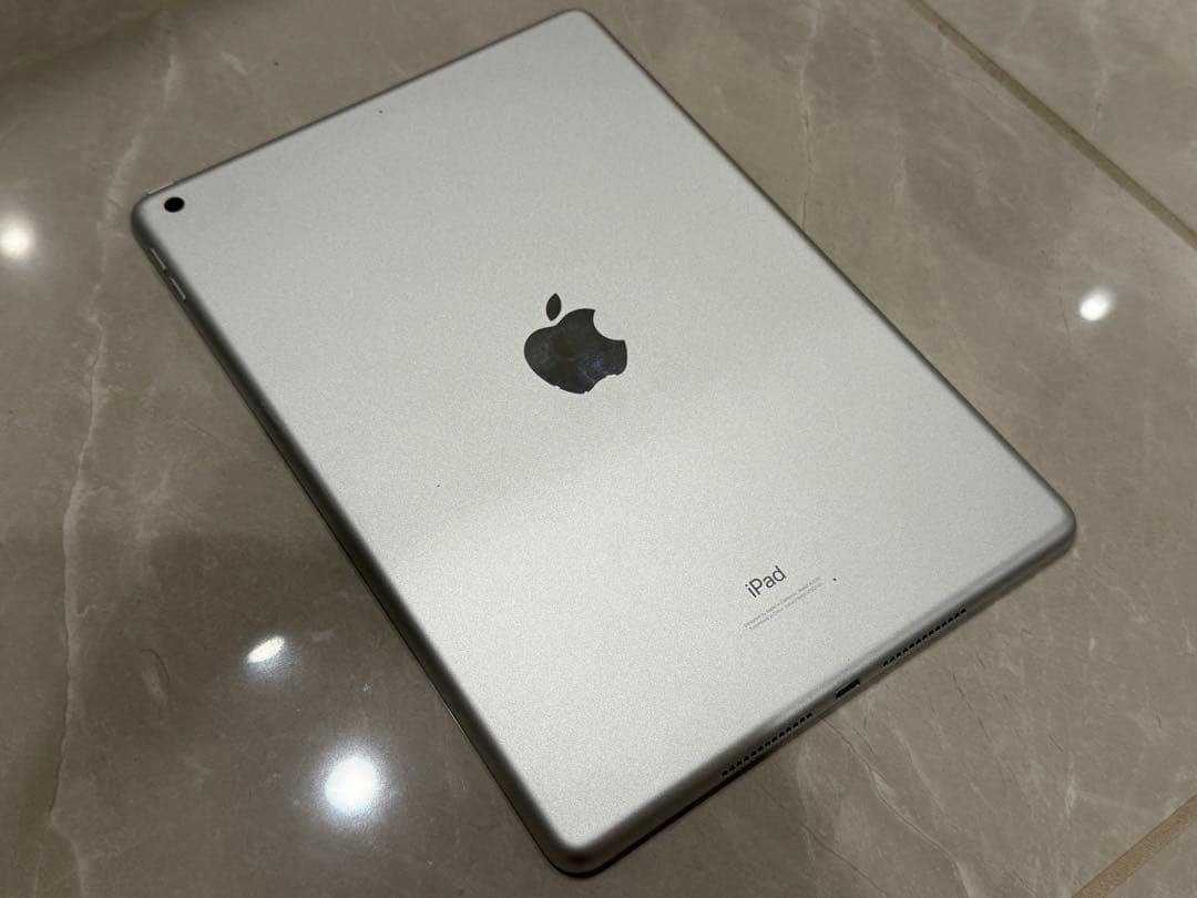 即日発送 iPad 第8世代 32GB Wifi版 キーボードカバー付