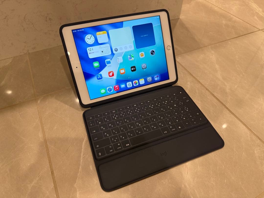 即日発送 iPad 第8世代 32GB Wifi版 キーボードカバー付
