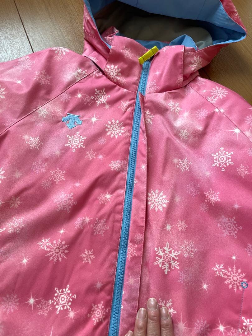 美品早い者勝ち‼️150㎝　DESCENTEスキーウエアー