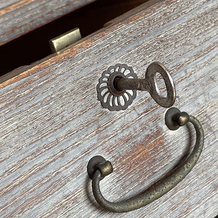 桐箪笥　桐の箪笥　箪笥　桐　三段重ね　鍵付き　昭和レトロ　大正ロマン　骨董品