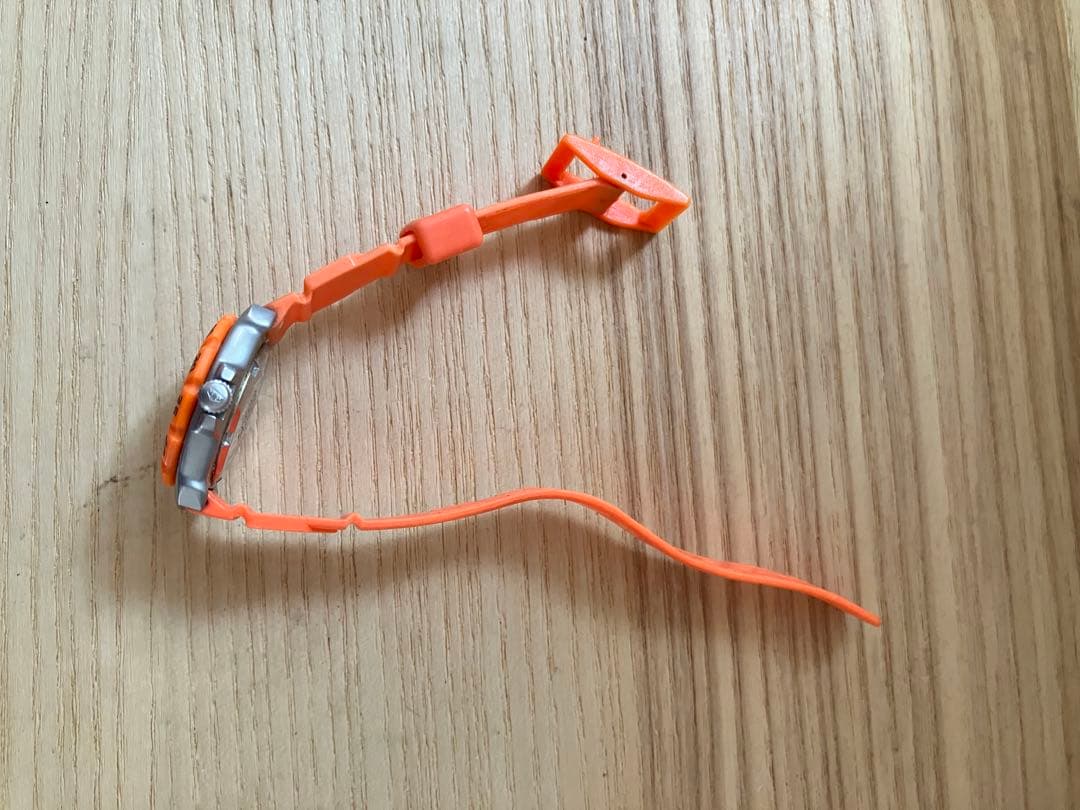 タグホイヤーオレンジ ラバーベルト アナログ時計