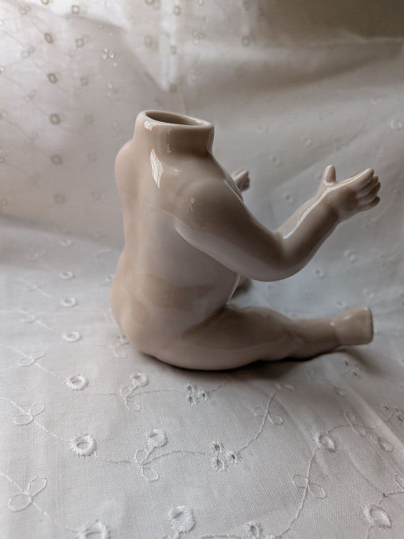 ベビーボディ型フラワーベース＊陶器＊THROW-A-KISS