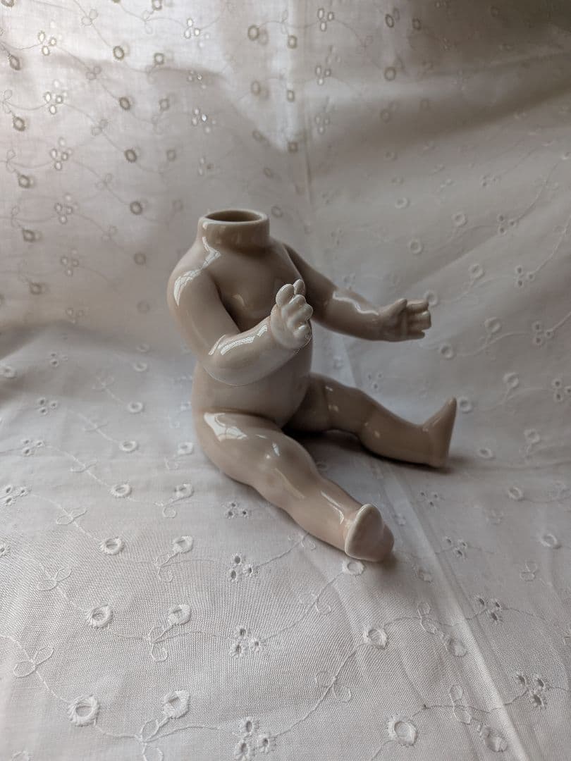 ベビーボディ型フラワーベース＊陶器＊THROW-A-KISS