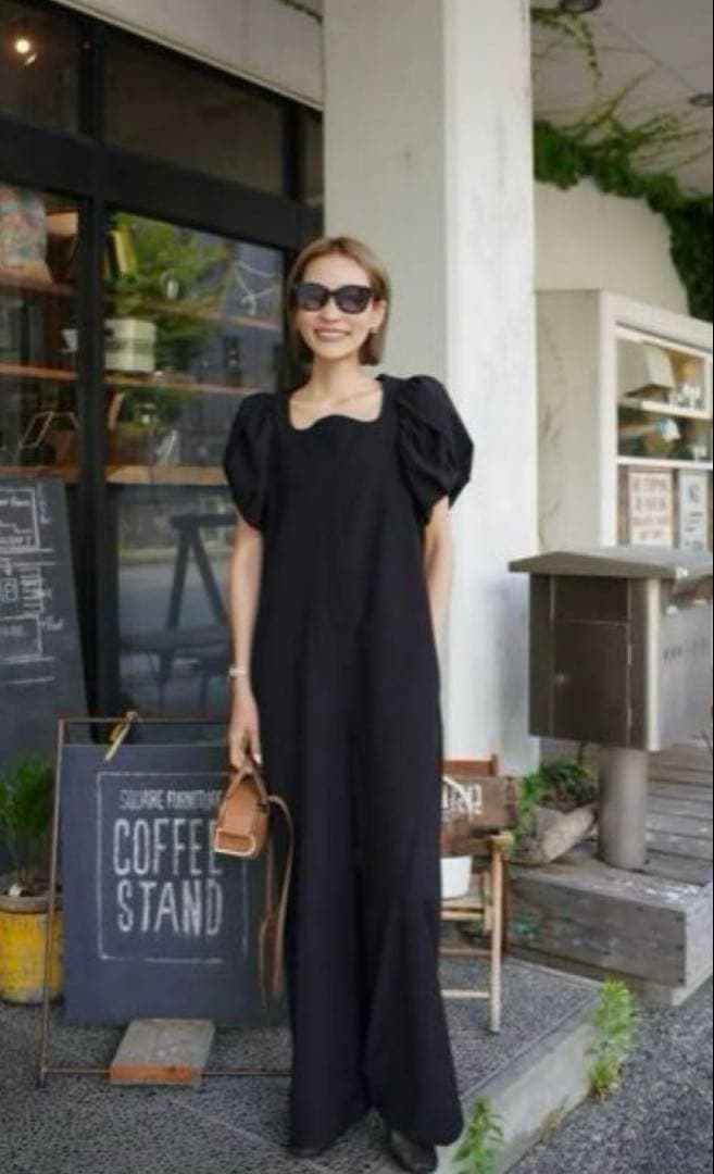 美品【ELLIE エリー】完売 ボリュームスリーブロンパース BLACK (M)