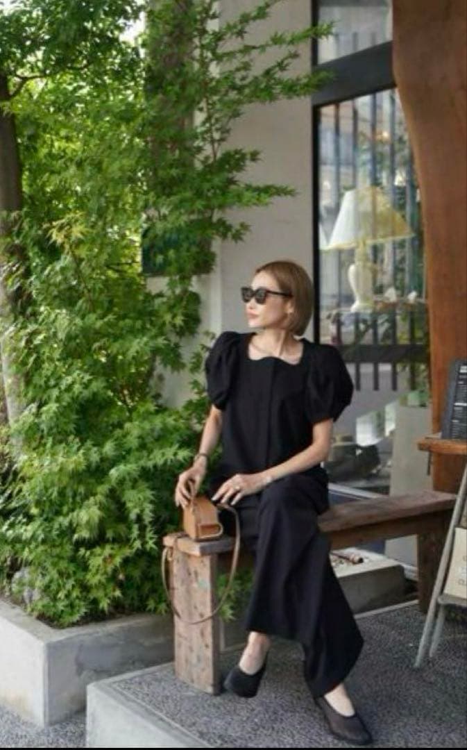 美品【ELLIE エリー】完売 ボリュームスリーブロンパース BLACK (M)