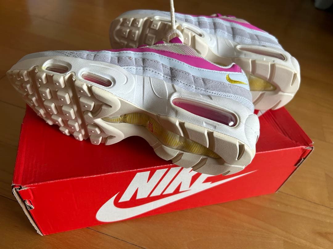 タイムセール！最大値下！★NIKE エアマックス95★白ベースのピンクカラー！