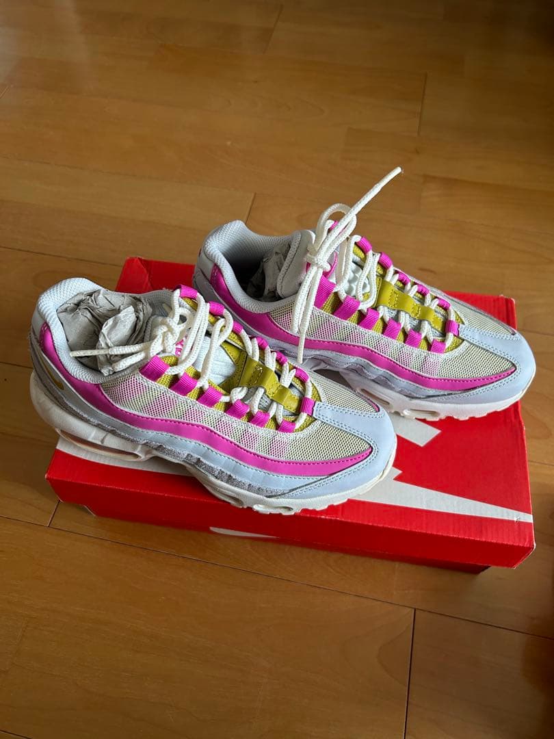タイムセール！最大値下！★NIKE エアマックス95★白ベースのピンクカラー！