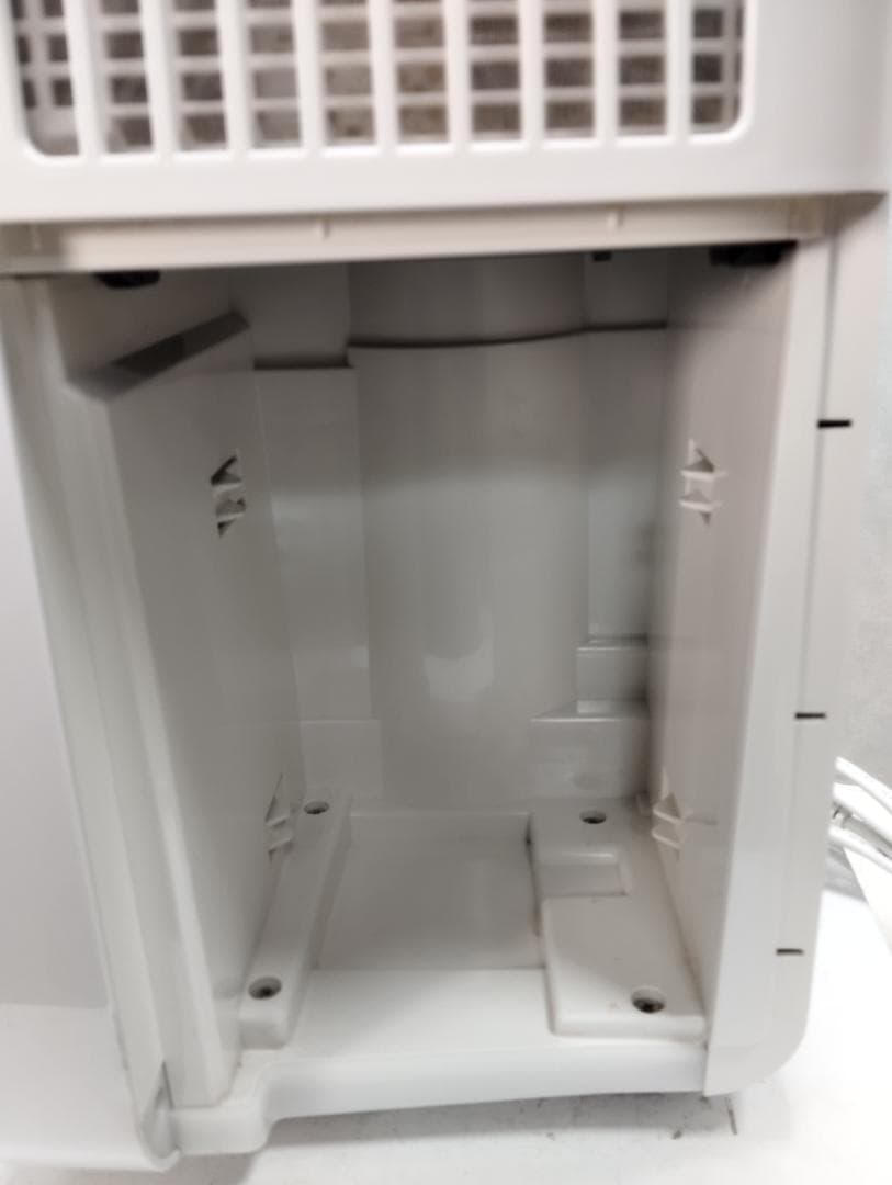 Y♦294 シャープ 衣類乾燥除湿機 CM-L100-W