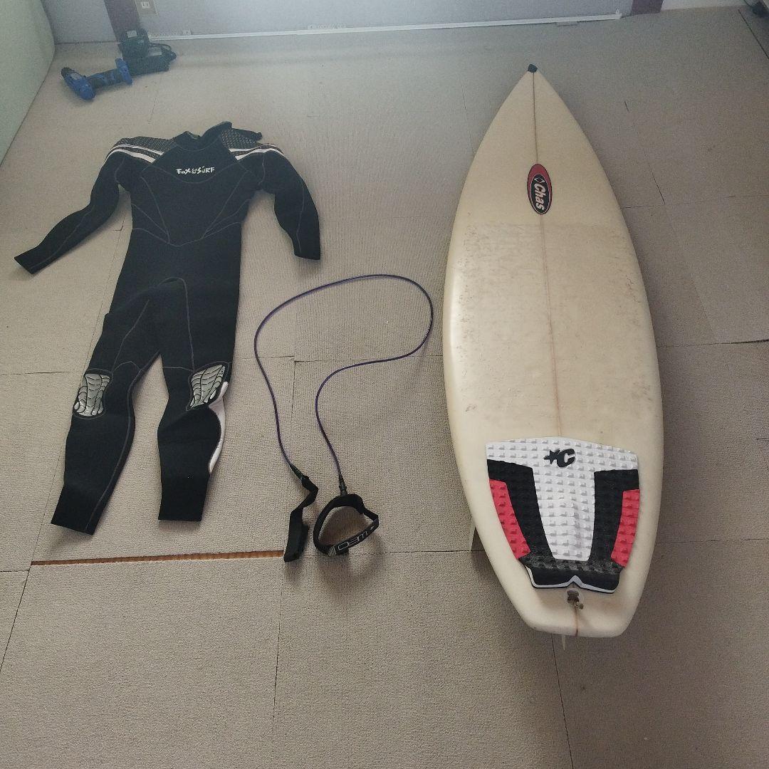 ウェットスーツとサーフボードセット