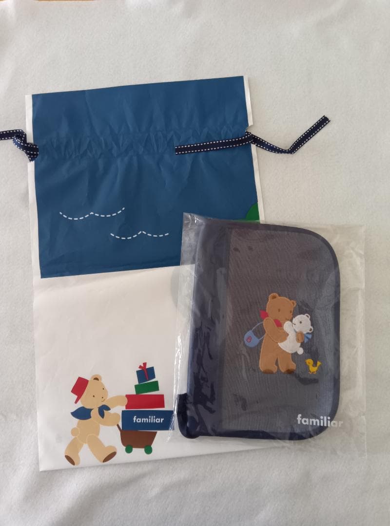 【新品・未使用】【タグ付き】【ギフトバッグ付き】ファミリア 母子手帳ケース