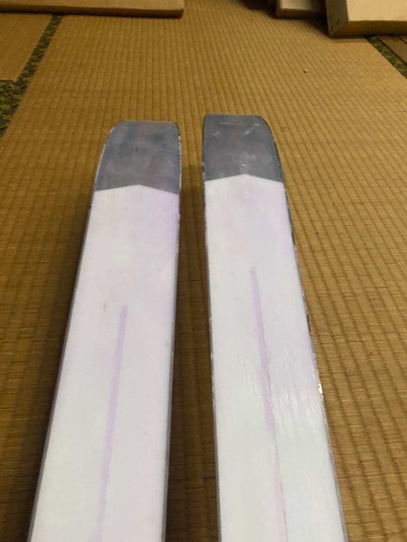 Marco 赤いストライプ模様 スキー板 バインディング付き