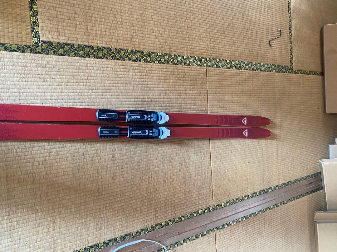 Marco 赤いストライプ模様 スキー板 バインディング付き