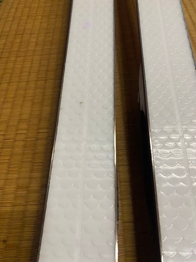 Marco 赤いストライプ模様 スキー板 バインディング付き