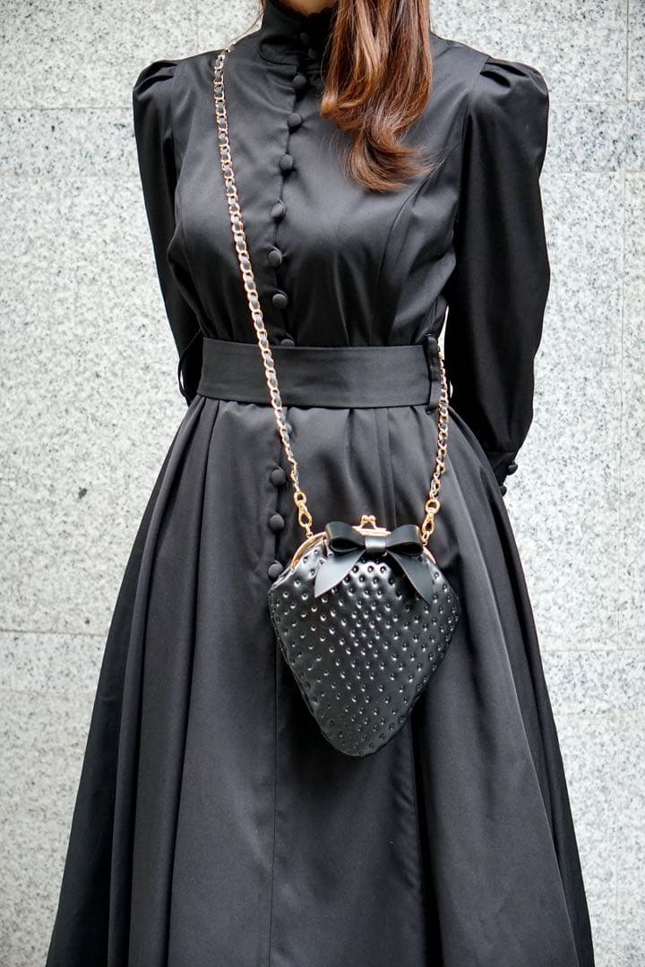 EARL'S FAVOURITE（アールスフェボリット） 黒苺がま口バッグ