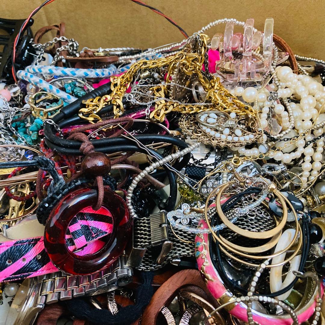 遺品整理品　k18刻印有り　アクセサリーまとめ売り　ジャンク　ネックレス　指輪