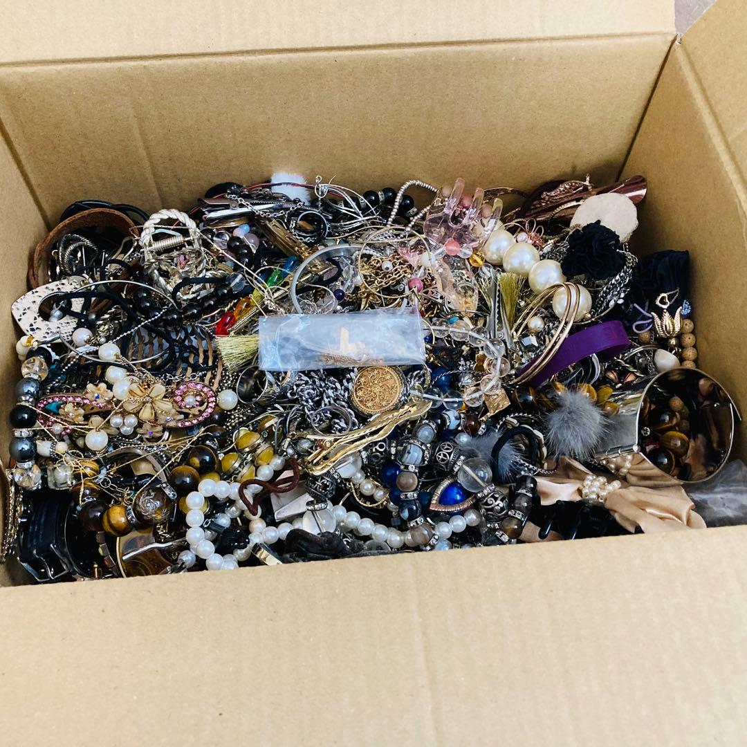 遺品整理品　k18刻印有り　アクセサリーまとめ売り　ジャンク　ネックレス　指輪