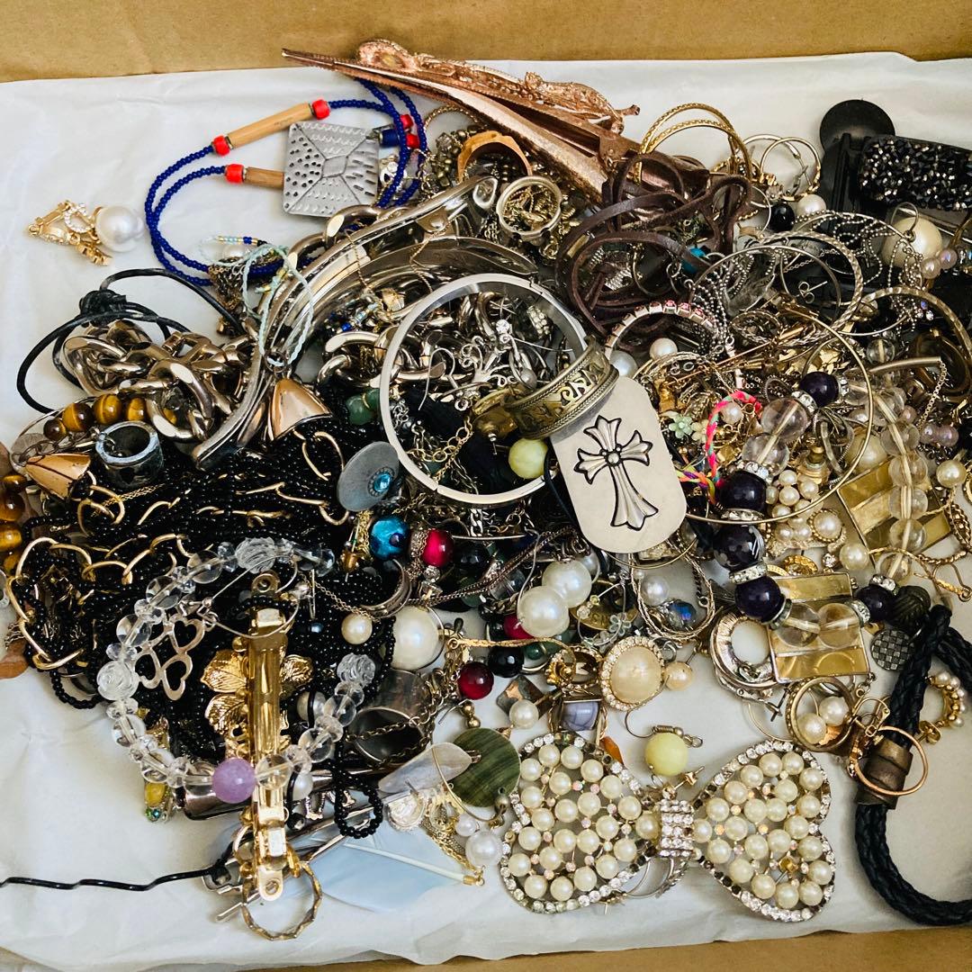 遺品整理品　k18刻印有り　アクセサリーまとめ売り　ジャンク　ネックレス　指輪