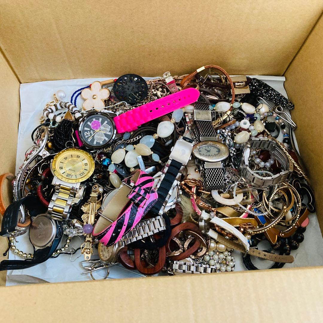 遺品整理品　k18刻印有り　アクセサリーまとめ売り　ジャンク　ネックレス　指輪