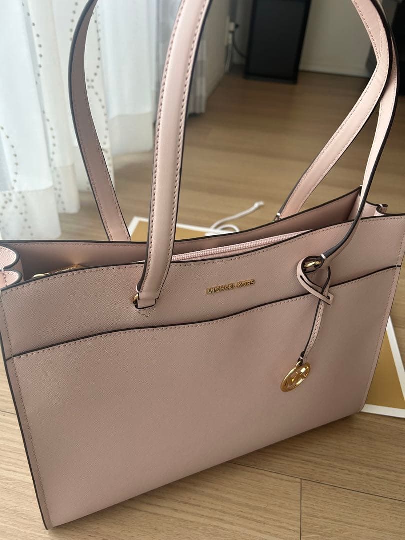 レザーポケット トート ラージ マイケルコース　Michael Kors バッグ